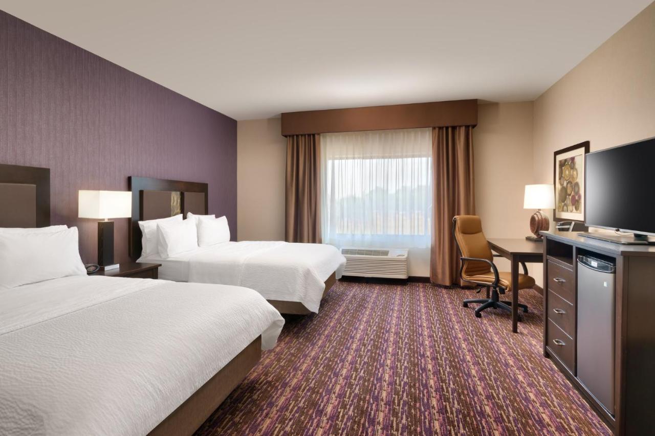 Hotel Holiday Express & By Ihg