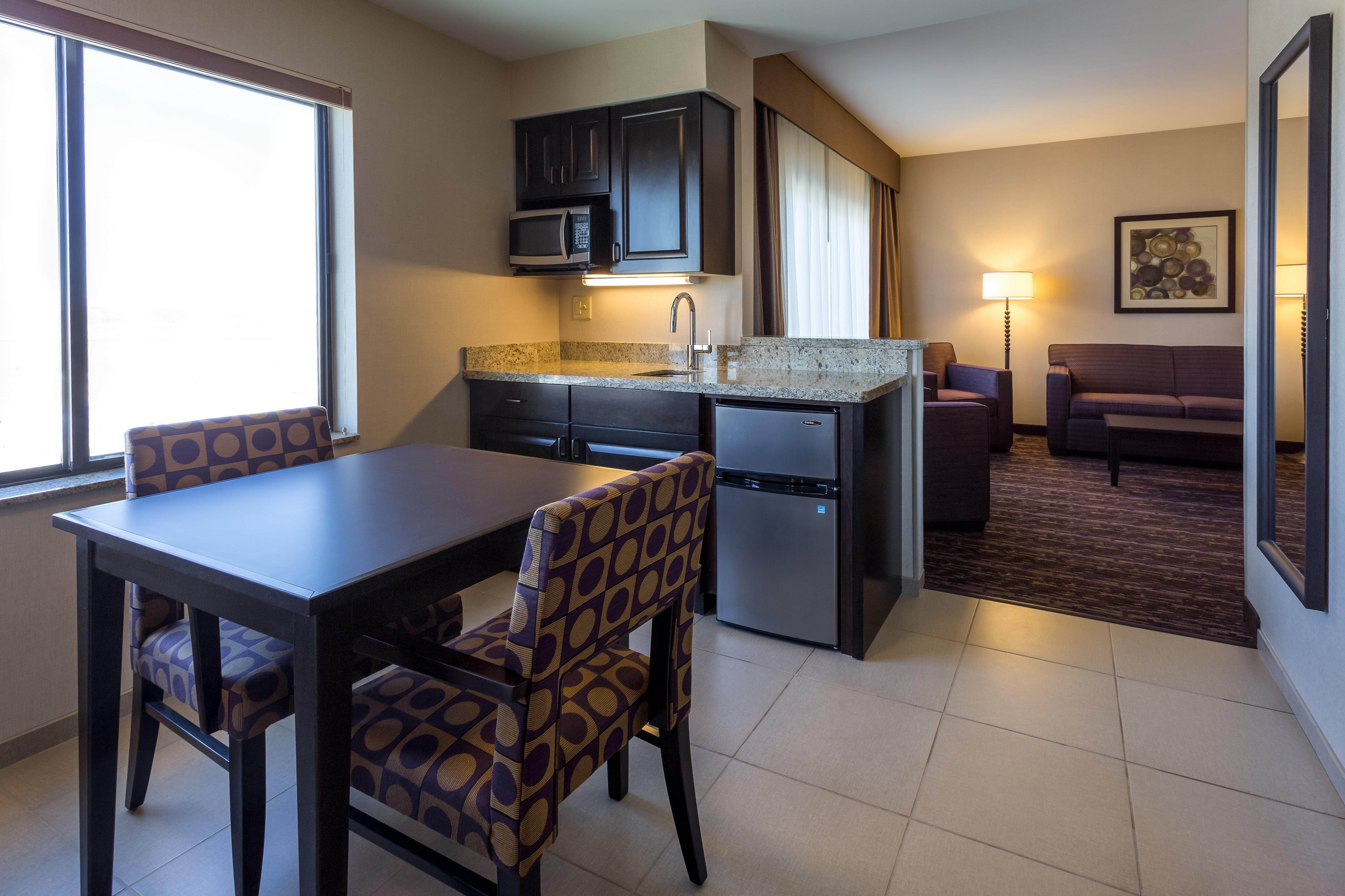 Hotel Holiday Express & By Ihg 2*